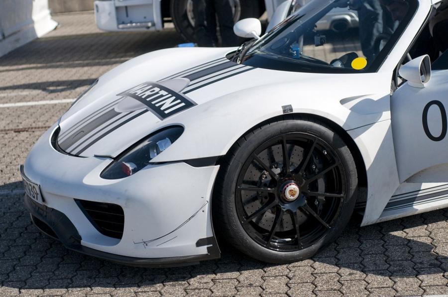 Детали экстерьера Porsche 918 Spyder 2014 года  (фото 85 из 111)